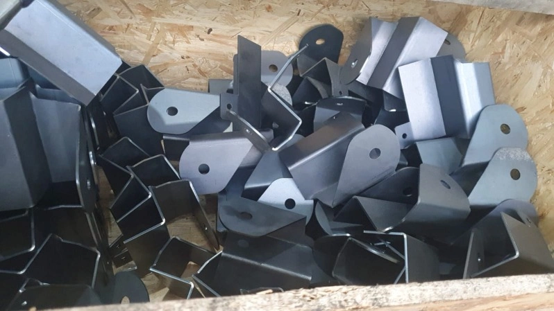 Corte e dobra de chapa de aço