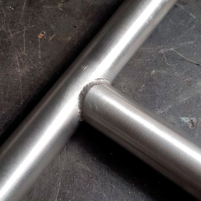 Solda em tubo de aço carbono